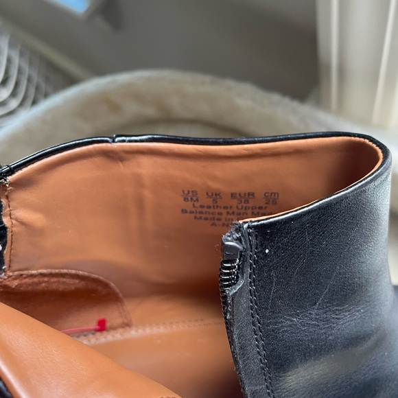 Sarto Woman’s Leather Shoes in SZ 8 in gently used condition - Picture 12 of 12